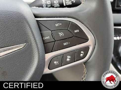 Used 2023 Chrysler Pacifica Touring-L FWD image 30