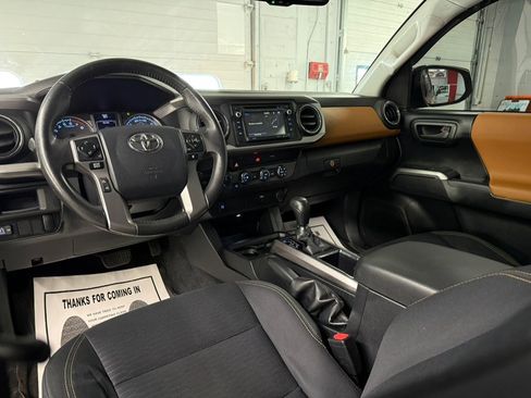 Used 2017 Toyota Tacoma SR5 w/ Tow Package AWD/4WD image 31