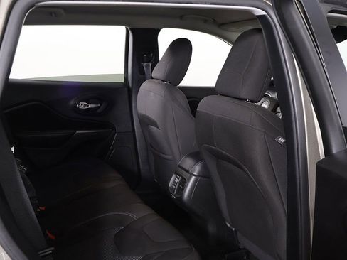 Used 2021 Jeep Cherokee Latitude AWD/4WD image 24