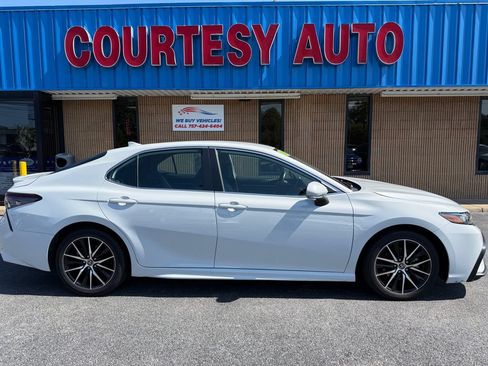 Used 2023 Toyota Camry SE FWD image 8