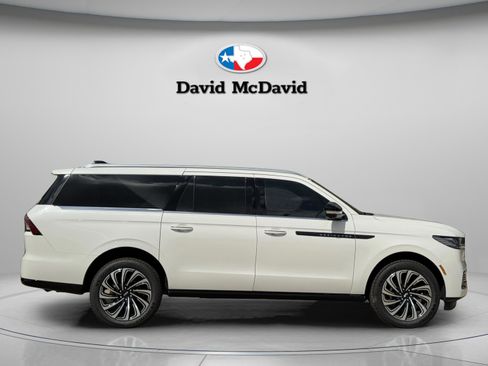 New 2026 Lincoln Navigator L Black Label AWD/4WD image 8