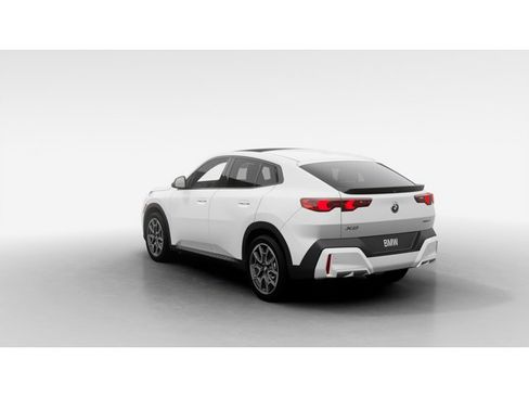 New 2026 BMW X2 xDrive28i w/ Technology Package image 2