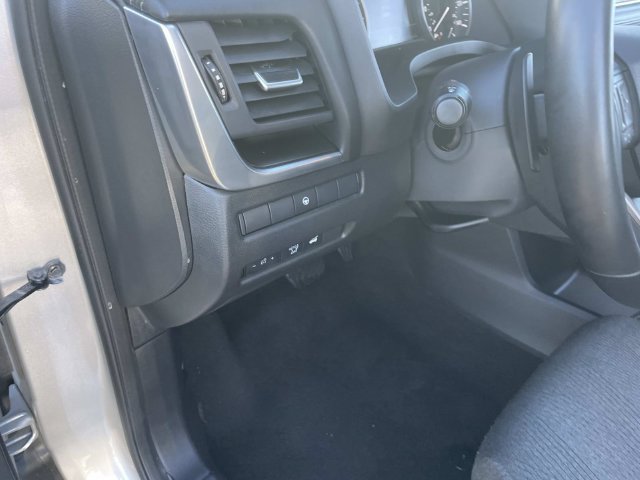 Used 2025 Nissan Rogue SV AWD/4WD image 27