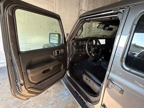 New 2025 Jeep Wrangler Unlimited Rubicon 392 image 28