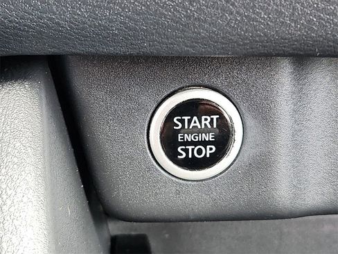 Used 2021 Nissan Rogue SV image 23