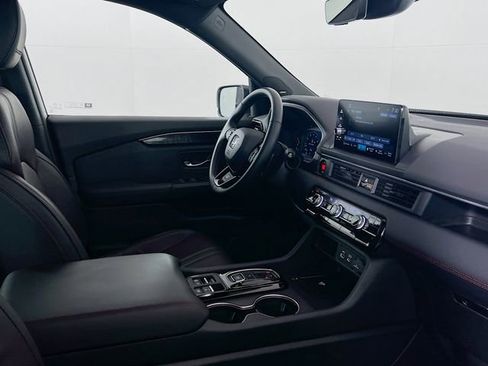 Certified 2025 Honda Pilot Black Edition image 8