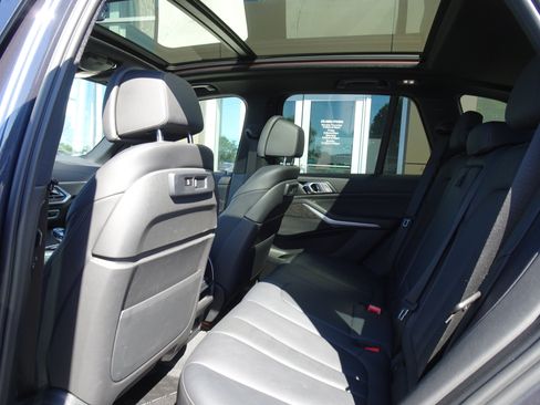 Used 2022 BMW X5 xDrive40i w/ M Sport Package AWD/4WD image 15