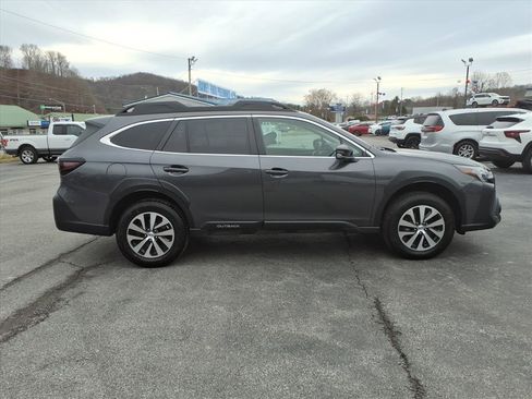 Used 2025 Subaru Outback Premium image 5