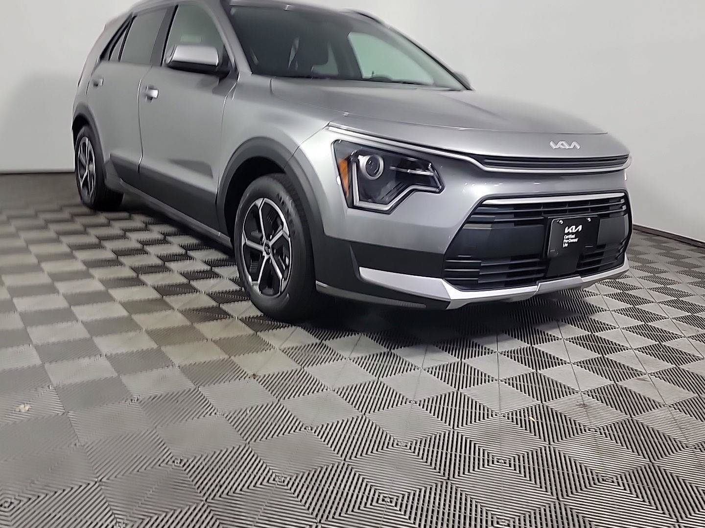Certified 2024 Kia Niro EX FWD image 1