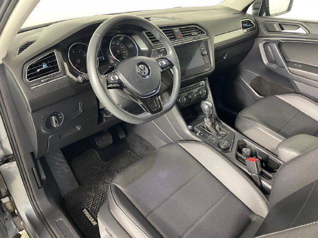 Used 2020 Volkswagen Tiguan SE w/ Panoramic Sunroof Package AWD/4WD image 3