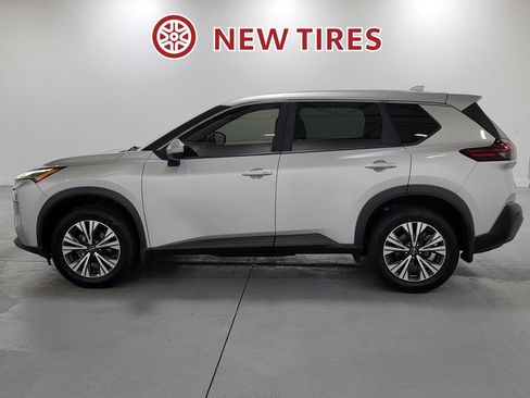 Used 2022 Nissan Rogue SV FWD image 5