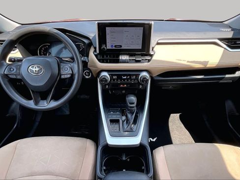 Used 2025 Toyota RAV4 XLE FWD image 15