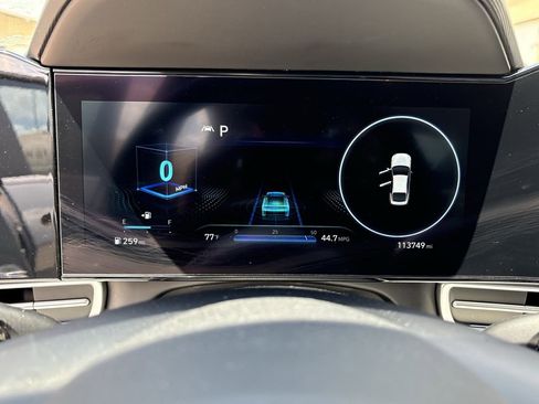 Used 2021 Hyundai Elantra Limited FWD image 18