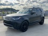 Used 2023 Land Rover Discovery S image 2