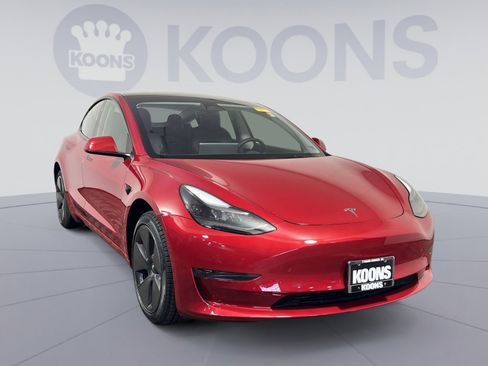 Used 2023 Tesla Model 3 Standard Range image 10