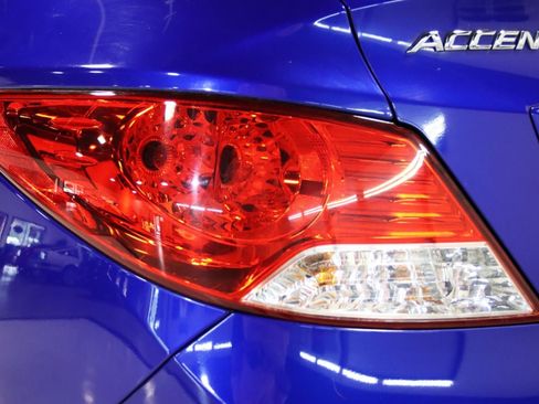 Used 2013 Hyundai Accent GLS w/ Premium Pkg FWD image 7