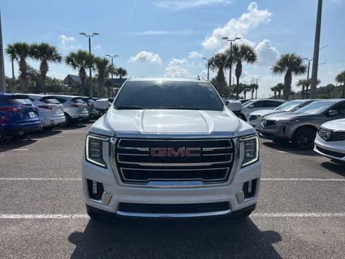 Used 2023 GMC Yukon SLT AWD/4WD image 2