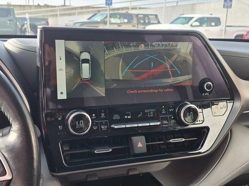 Used 2023 Toyota Highlander Limited FWD image 22
