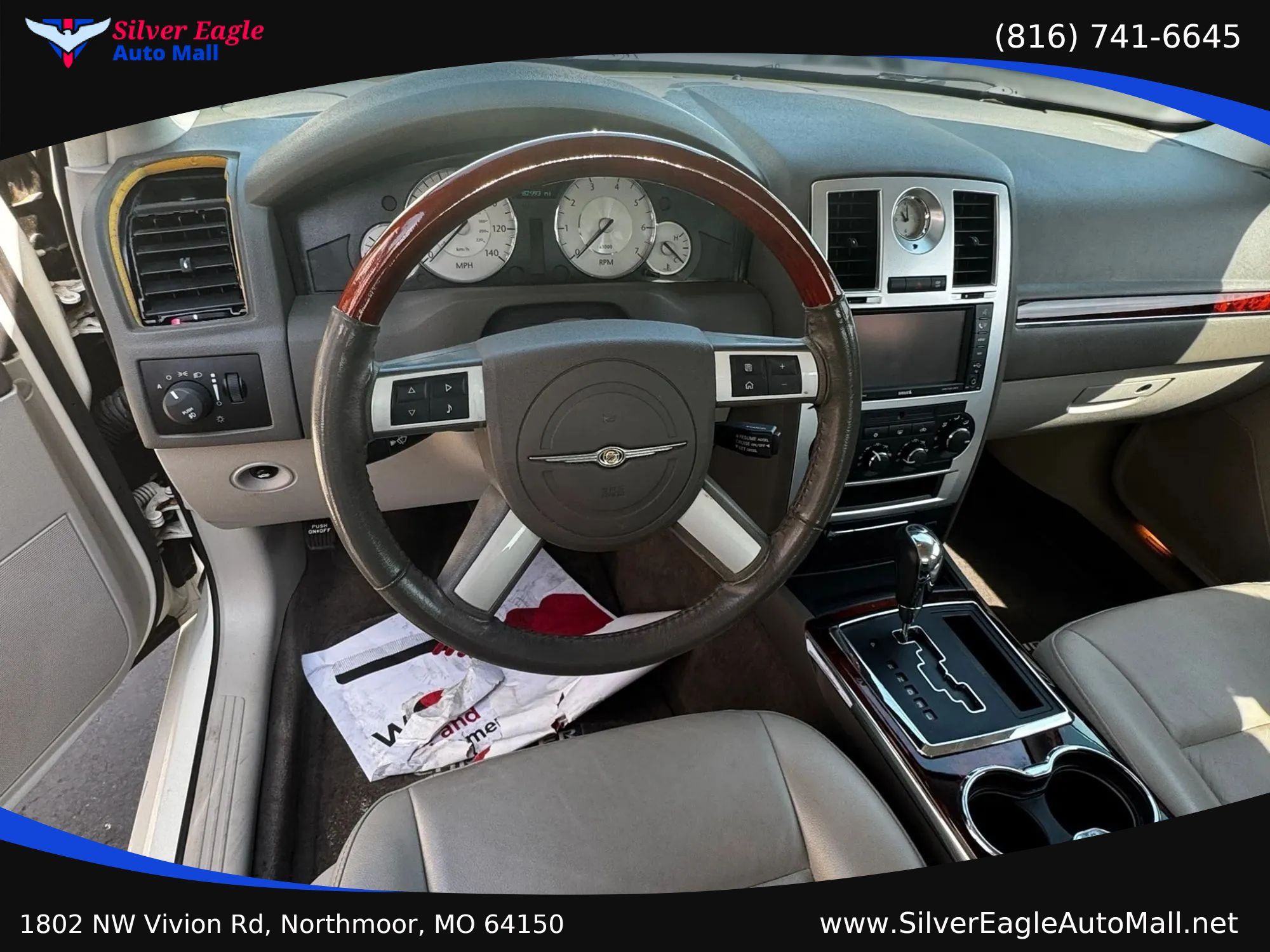 Used 2010 Chrysler 300 Limited RWD image 12