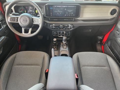 Used 2025 Jeep Wrangler Unlimited Sahara w/ Safety Group AWD/4WD image 27