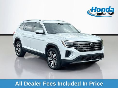 Used 2025 Volkswagen Atlas SEL AWD/4WD image 1