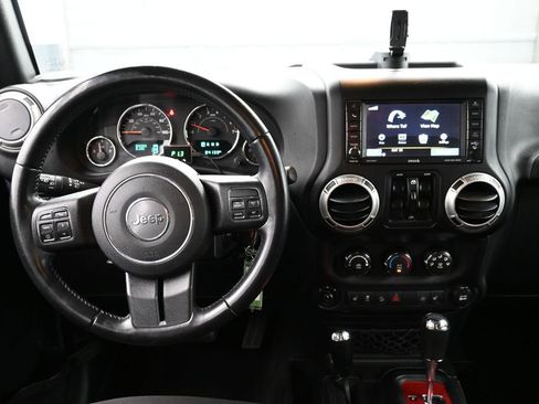 Used 2016 Jeep Wrangler Unlimited Rubicon w/ Connectivity Group AWD/4WD image 11
