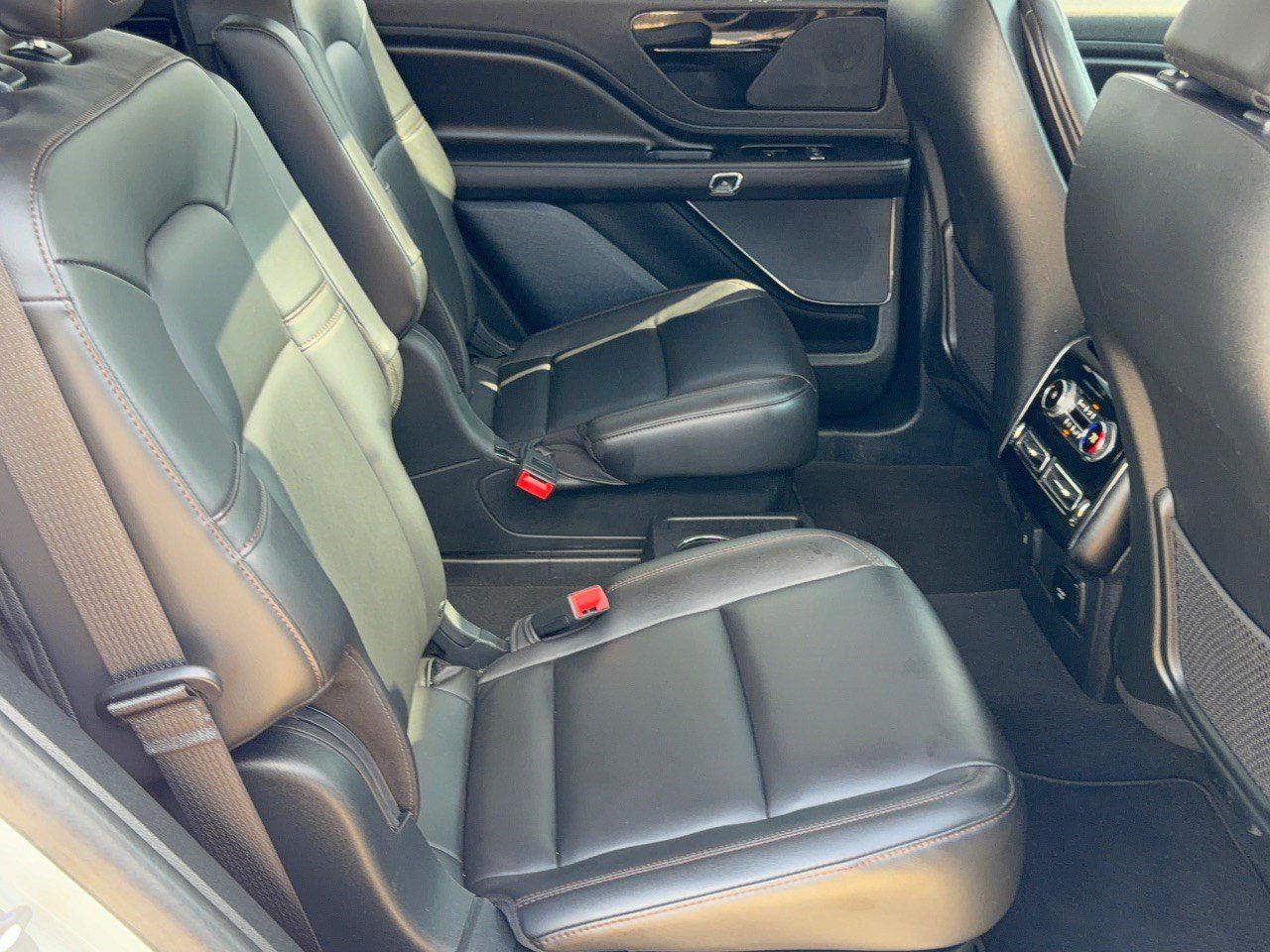 Used 2024 Lincoln Aviator AWD w/ Premium Package image 29