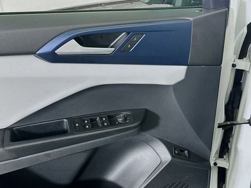 Used 2023 Volkswagen Taos SE w/ Black Wheel Package image 15