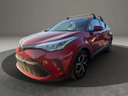 Used 2022 Toyota C-HR XLE FWD image 1