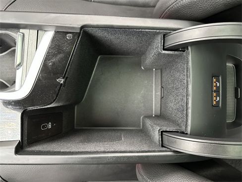 Certified 2025 Volvo XC60 B5 Plus w/ Climate Package image 21