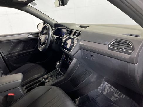 Used 2023 Volkswagen Tiguan SE R-Line image 28