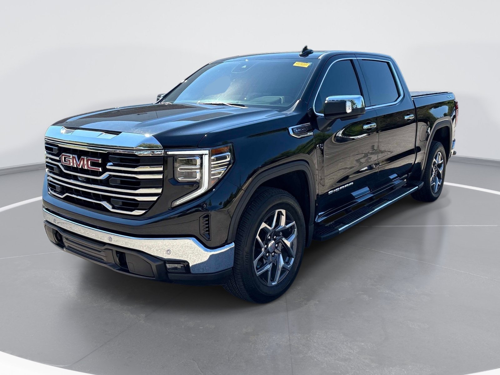 Used 2025 GMC Sierra 1500 SLT w/ SLT Premium Package AWD/4WD image 3