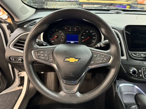 Used 2023 Chevrolet Malibu LT FWD image 18