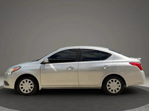 Used 2018 Nissan Versa SV FWD image 6