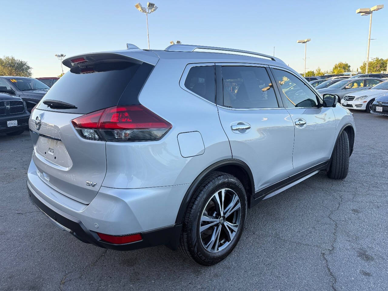 Used 2020 Nissan Rogue SV w/ Premium Package FWD image 8
