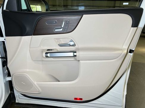 Used 2026 Mercedes-Benz GLB 250 4MATIC image 10