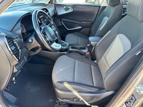 Used 2023 Kia Soul EX image 25