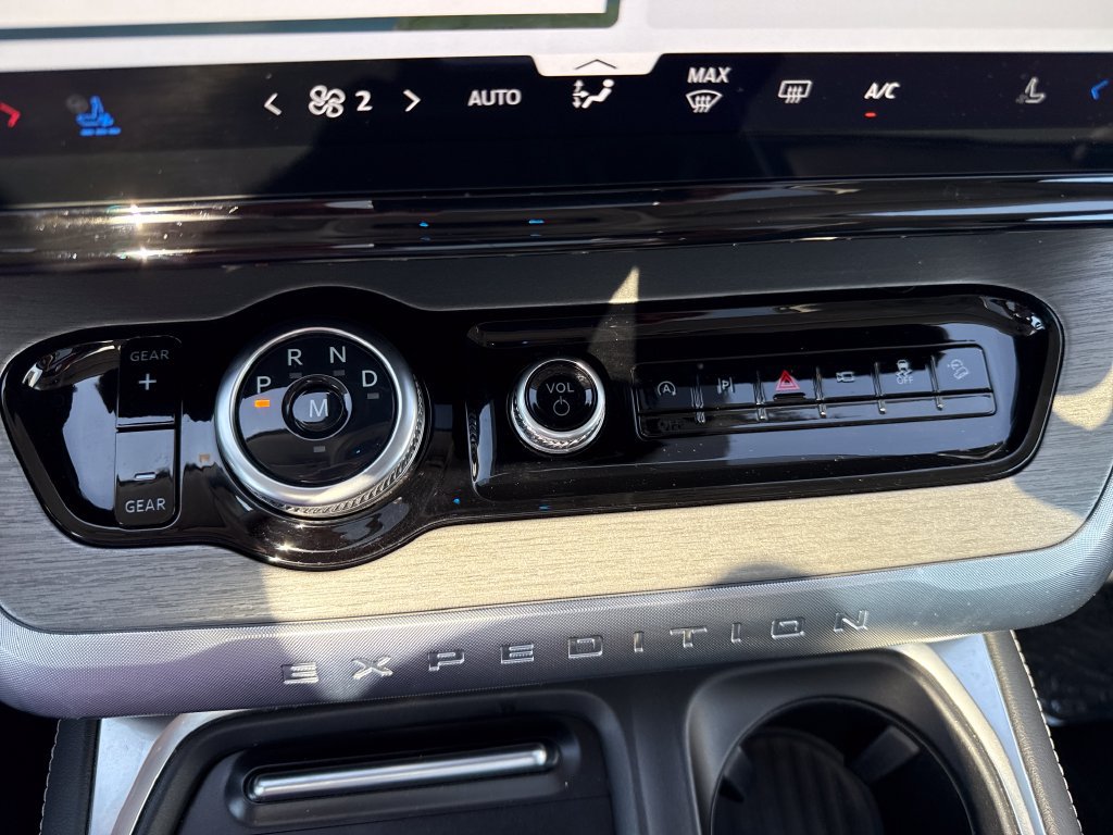 Used 2025 Ford Expedition Max Platinum AWD/4WD image 14