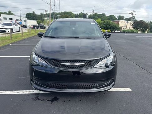 New 2025 Chrysler Voyager LX image 2