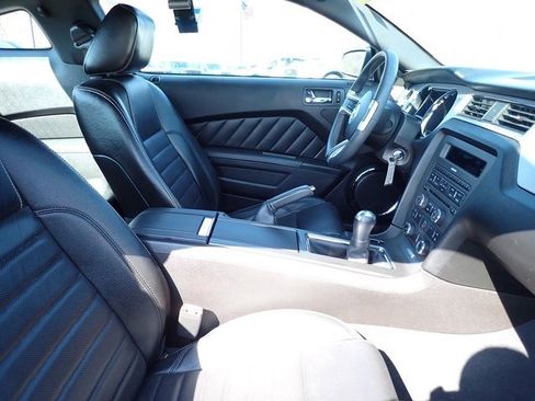 Used 2010 Ford Mustang GT Premium image 9