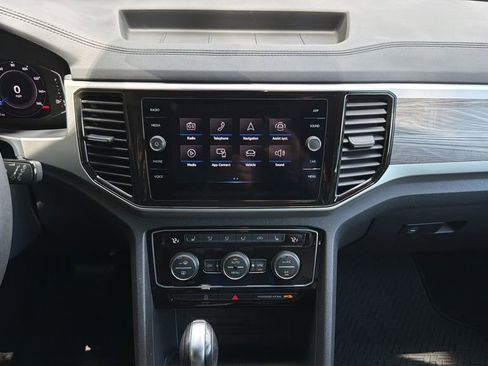 Used 2022 Volkswagen Atlas Cross Sport SE w/ Panoramic Sunroof Package FWD image 16