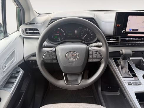 Used 2025 Toyota Sienna LE w/ LE Plus Package AWD/4WD image 12