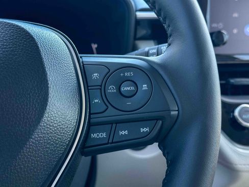 Used 2026 Toyota Corolla Cross LE image 27