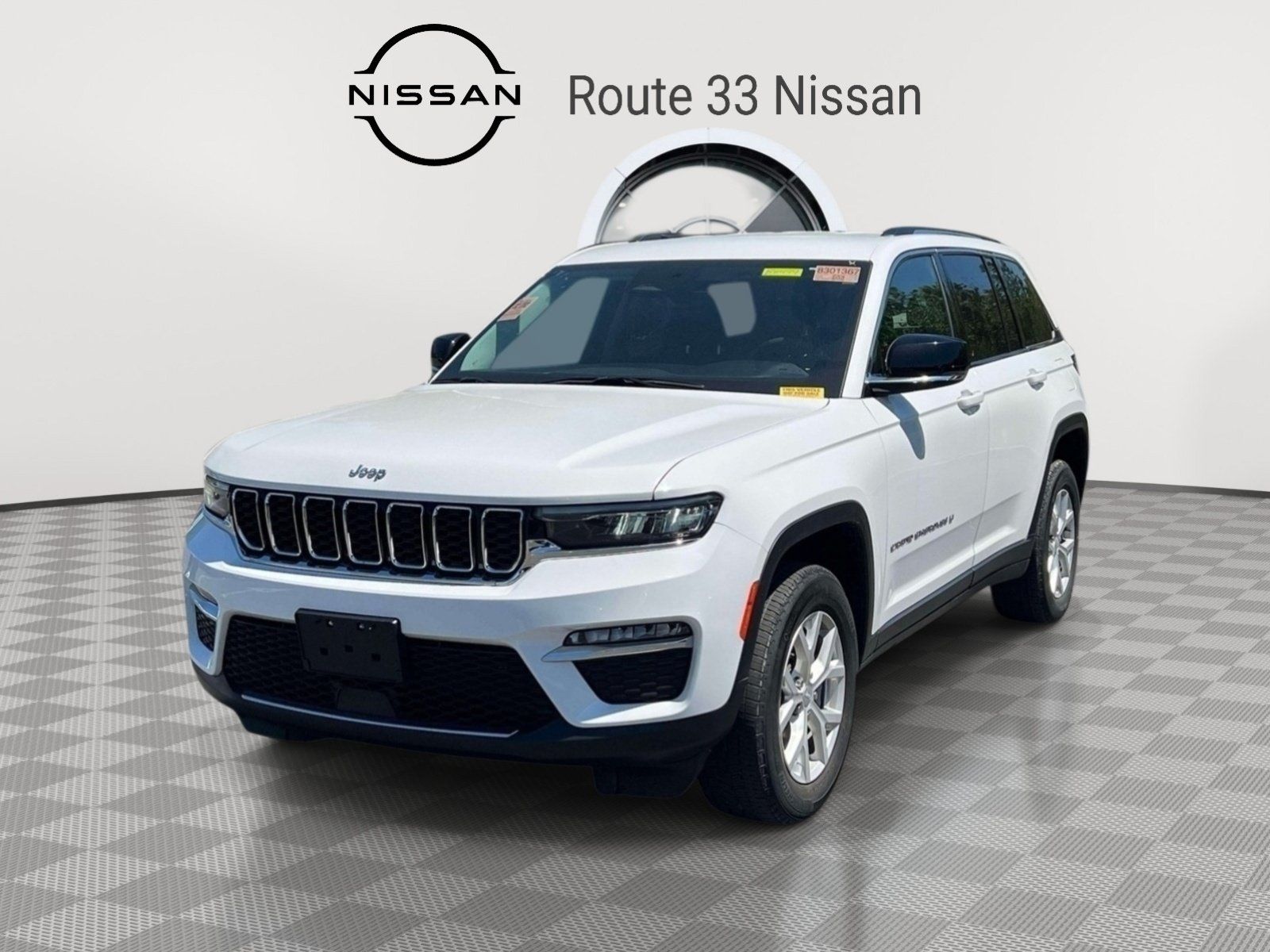 Used 2023 Jeep Grand Cherokee Limited AWD/4WD image 2