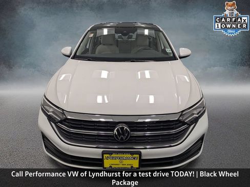 Used 2024 Volkswagen Jetta SE w/ Panoramic Sunroof Package FWD image 2