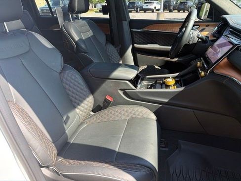 Used 2025 Jeep Grand Cherokee L Summit AWD/4WD image 37