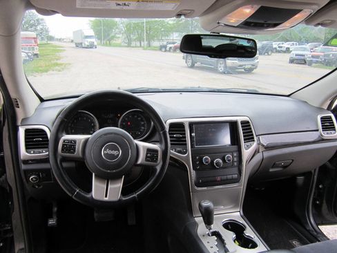 Used 2012 Jeep Grand Cherokee Laredo w/ Laredo E Group image 9