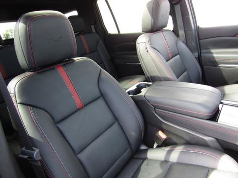 Used 2024 Chevrolet Traverse RS FWD image 13