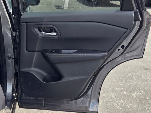 Used 2025 Nissan Rogue SV FWD image 9