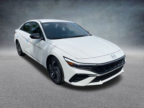 Used 2025 Hyundai Elantra Sport image 34